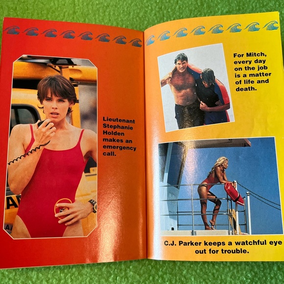 Baywatch Shark’s Cove Book #4 - Picture 5 of 8